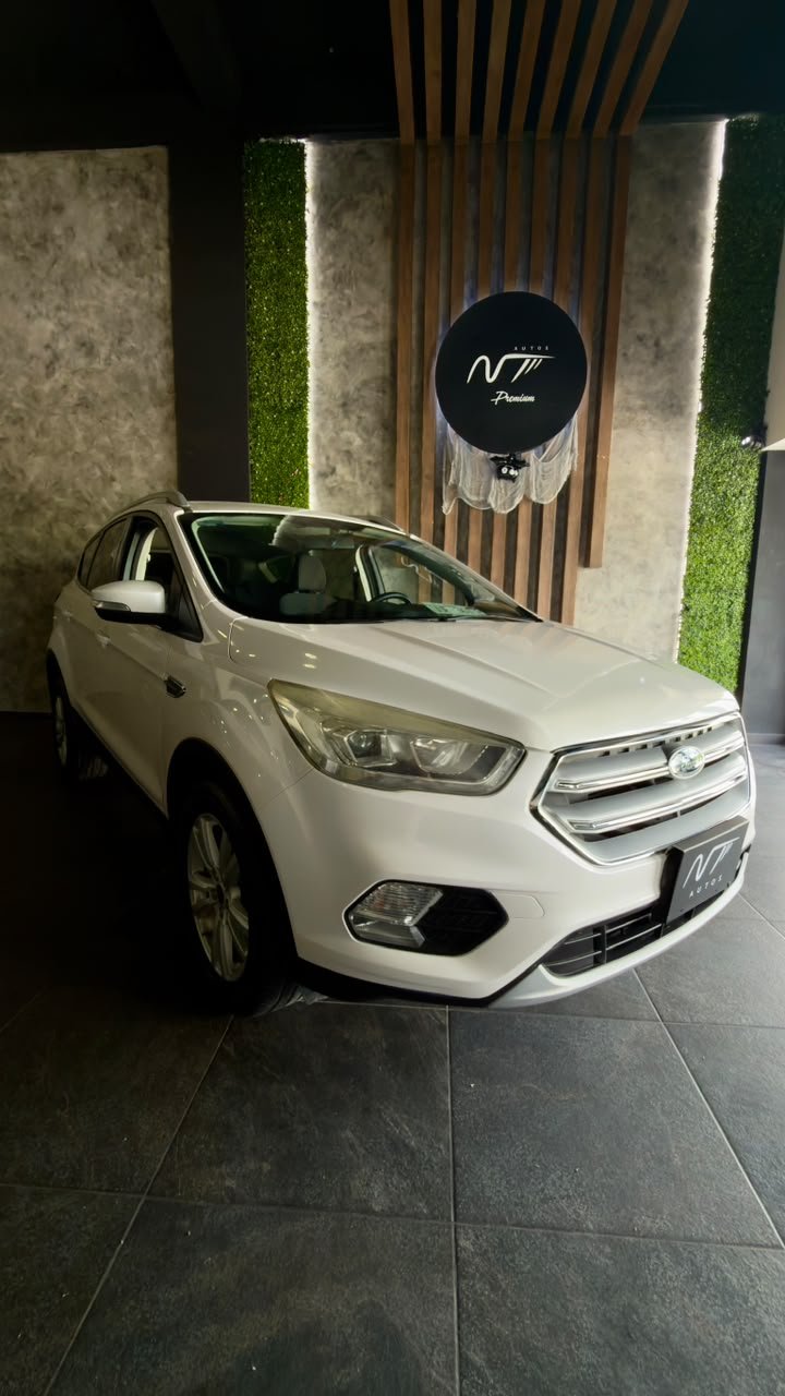 Foto 1 de 10 — 2019 Ford Escape SE PLUS